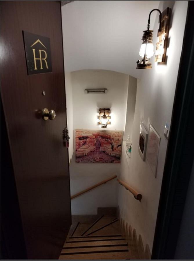 Lovely Basement Trevi Fountain روما المظهر الخارجي الصورة